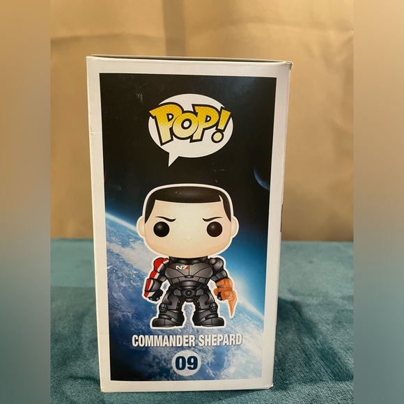 NIB Commander Shepard #09 Mass Effect Rare Vaulted Funko Pop - Picture 7 of 10